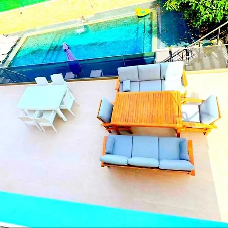 Royal Palace Private Pool Halal Villa *