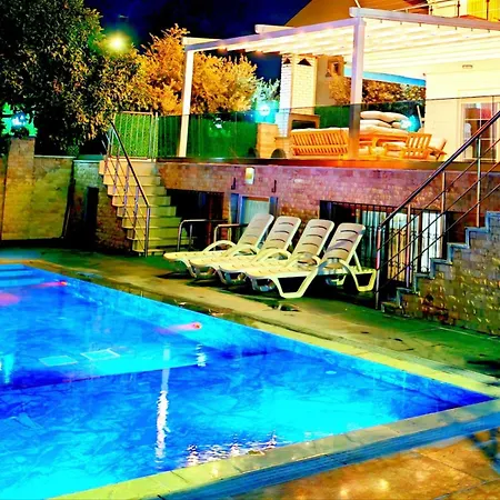 Royal Palace Private Pool Halal *
