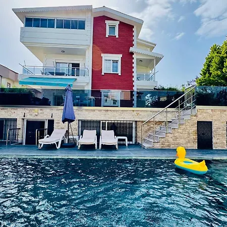 Royal Palace Private Pool Halal 베렉