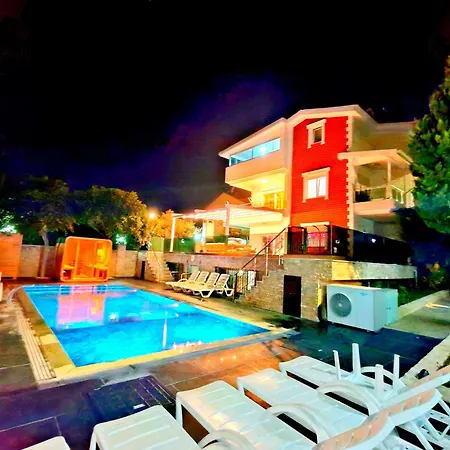 Royal Palace Private Pool Halal 베렉