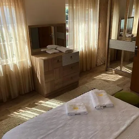 Royal Palace Private Pool Halal Villa *