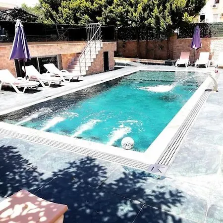 Royal Palace Private Pool Halal *