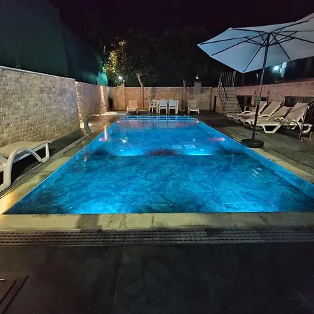 Royal Palace Private Pool Halal *