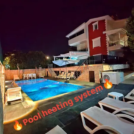 Royal Palace Private Pool Halal