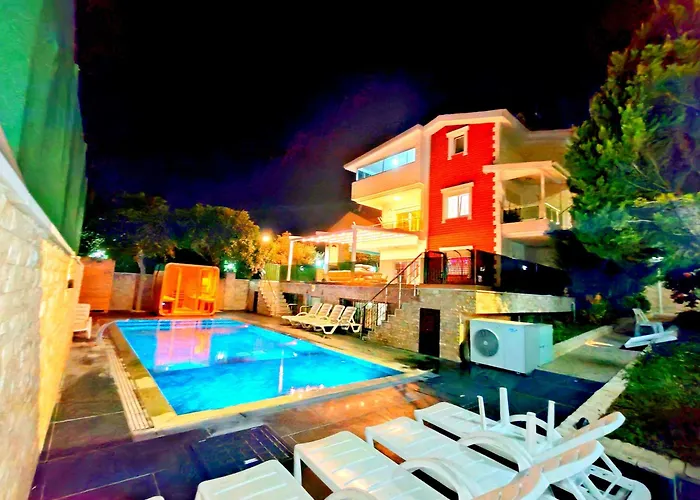 Royal Palace Private Pool Halal بيليك