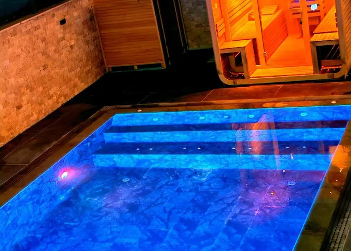 Royal Palace Private Pool Halal فيلة