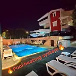 Royal Palace Private Pool Halal
